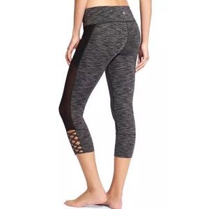 Athleta Mesh Mind Over Mat Capri Leggings Size XL